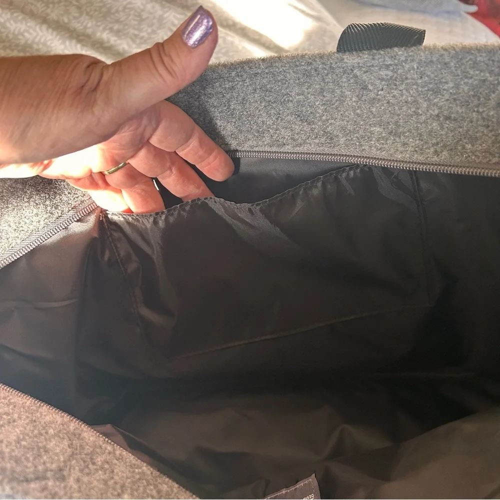 DSW Black and Gray Duffel Bag with Structured Design